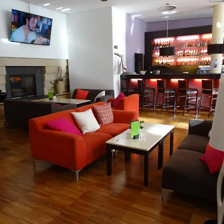 Warsaw By Ihg Hotell 4*