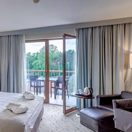 Warsaw Józefów, An Ihg