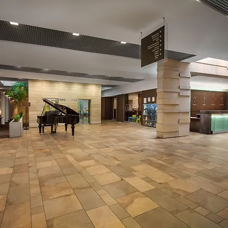 Warsaw Józefów, An Ihg