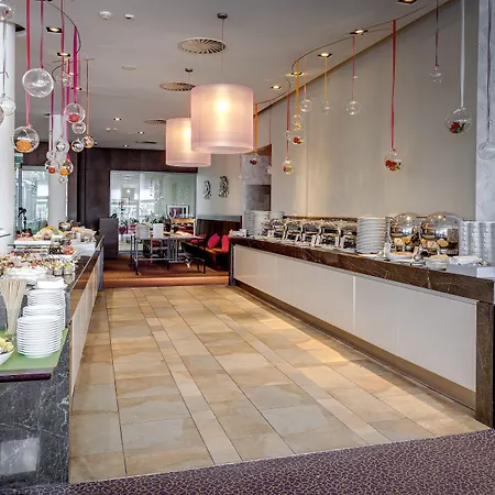 Warsaw By Ihg Hotel 4*