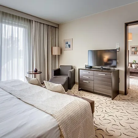 Warsaw Józefów, An Ihg