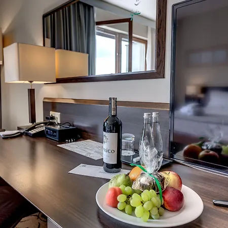 Warsaw By Ihg Hotel