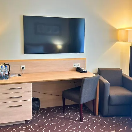 Warsaw By Ihg Hotel 4*