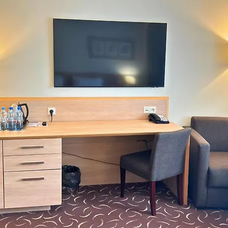 Hotel Warsaw By Ihg 4*