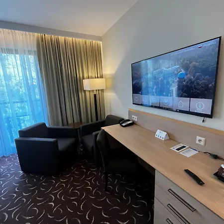 Hotel Warsaw Józefów, An Ihg
