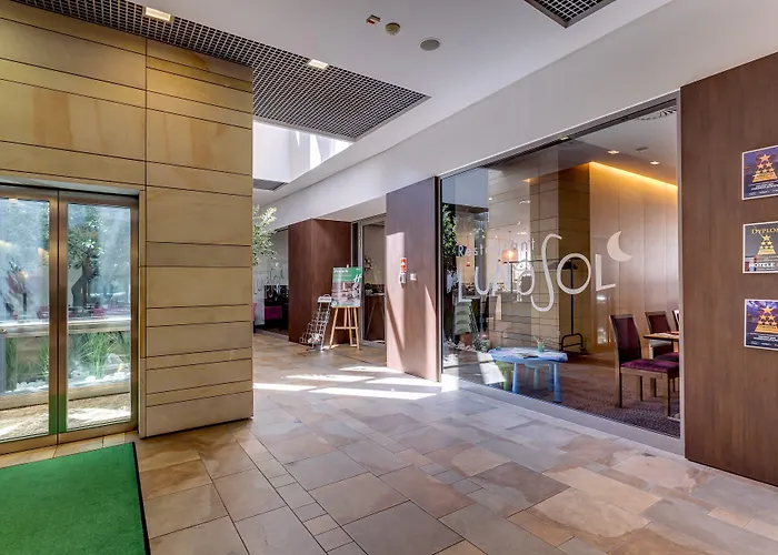 Hotel Warsaw By Ihg 4*