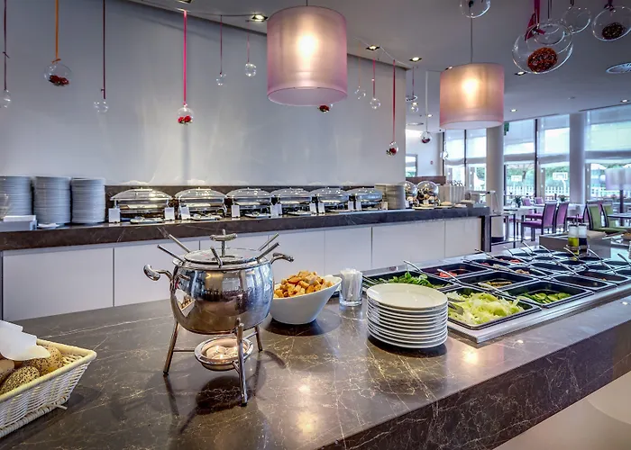 Warsaw By Ihg Hotel Józefów