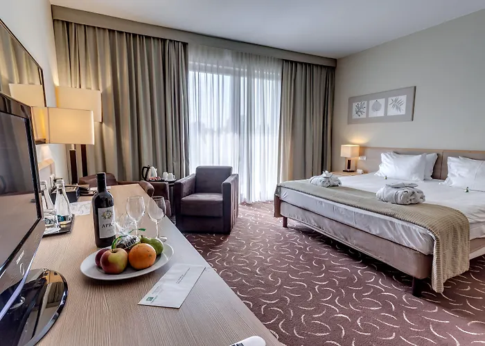 Hotel Warsaw By Ihg 4*