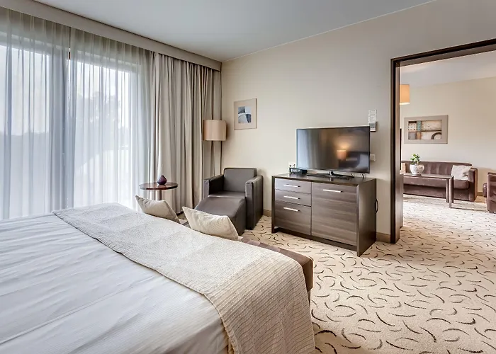 Warsaw Józefów, An Ihg