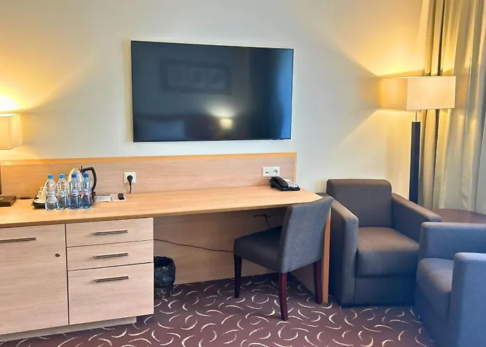 Warsaw By Ihg Hotel 4*